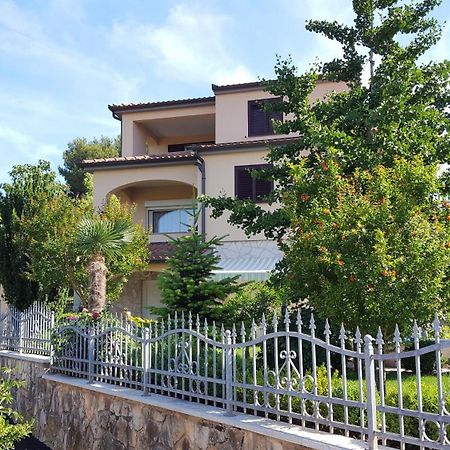 Apartments Ginkgo Banjole Exterior photo