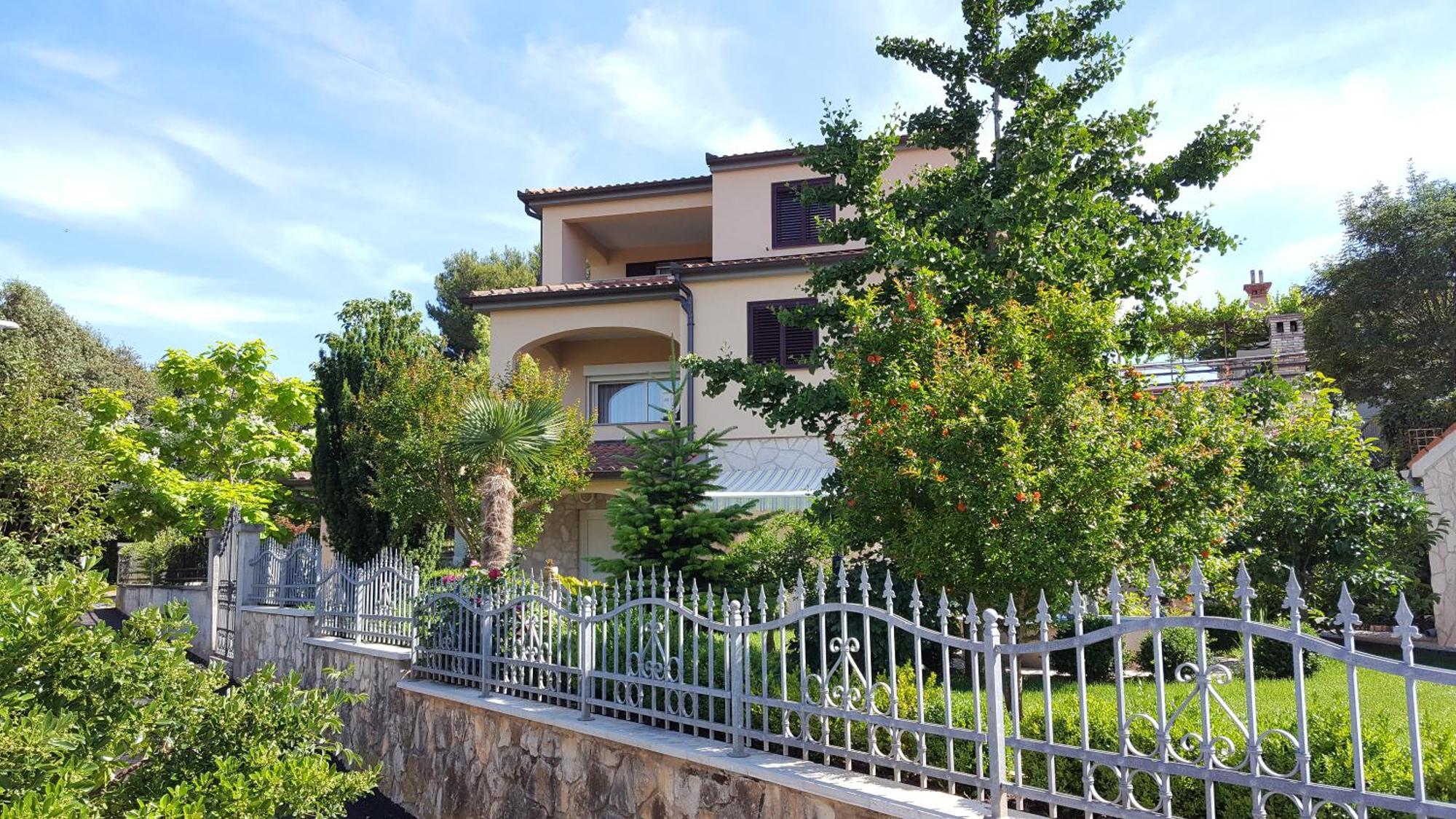 Apartments Ginkgo Banjole Exterior photo